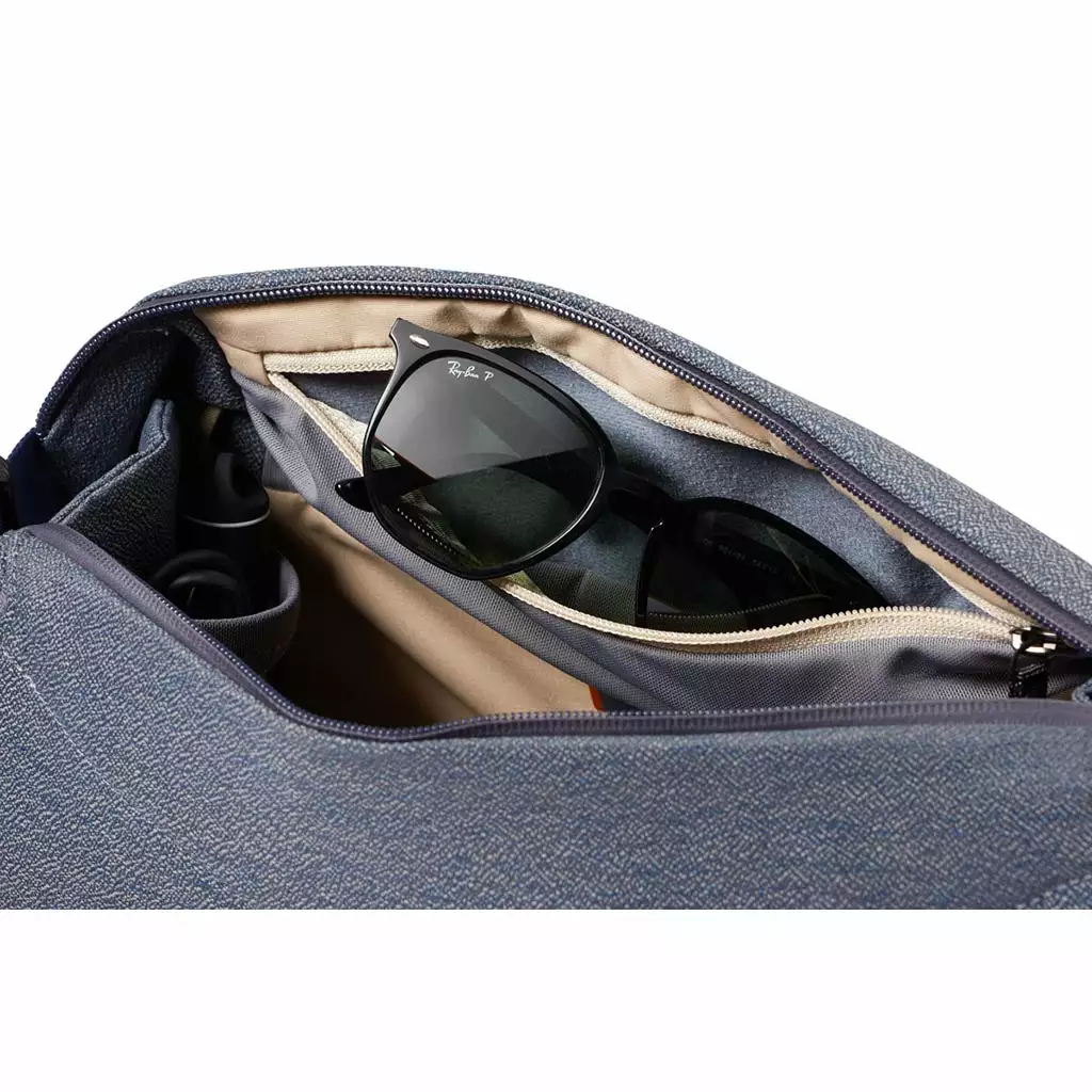 Bellroy New Venture Sling 9L 9 Bellroy New Venture Sling 9L