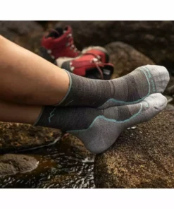 Darn Tough Clothing Light Hiker Micro Crew Lightweight | Cushion | Women's