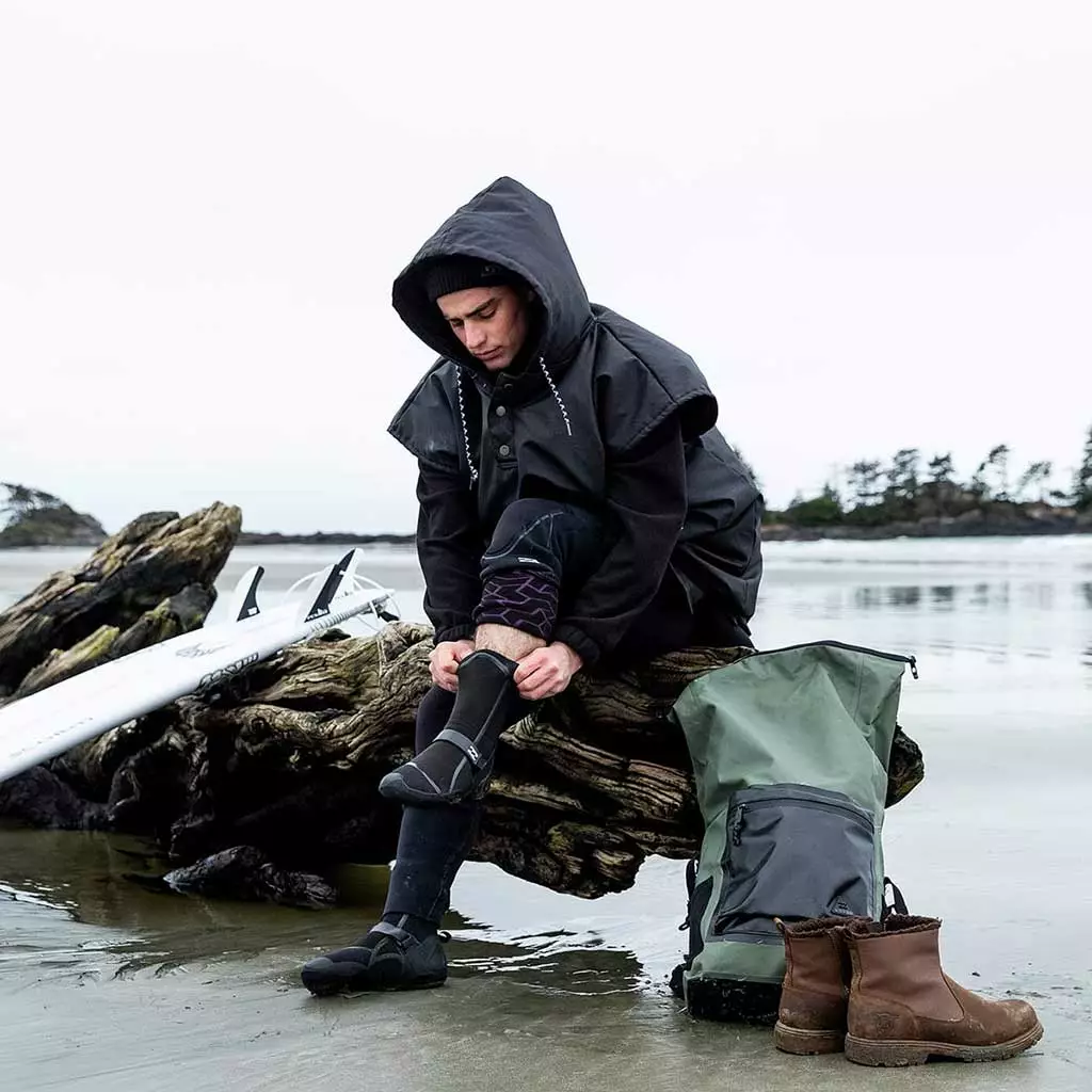 Slowtide Waterproof Changing Poncho L/XL 5 Slowtide Waterproof Changing Poncho L/XL