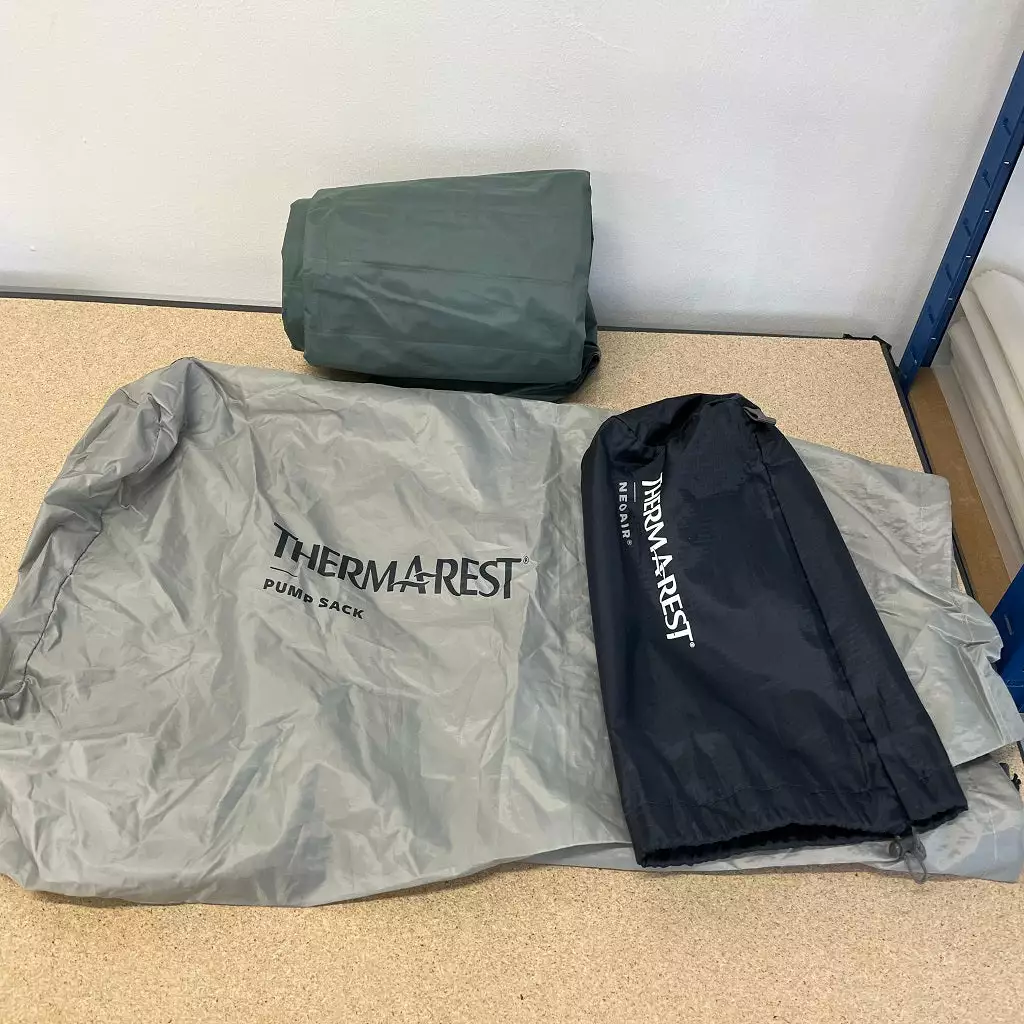 Therm-a-Rest Camping Kit NeoAir Topo Luxe Camping Mat | SMALL DEFECT SALE 4 Therm-a-Rest Camping Kit NeoAir Topo Luxe Camping Mat | SMALL DEFECT SALE